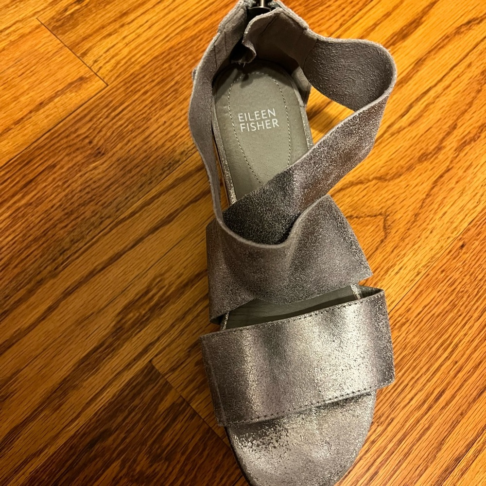🌀Eileen Fisher silver sandals size 8 1/2 , zipper closure, worn once - Picture 6 of 8